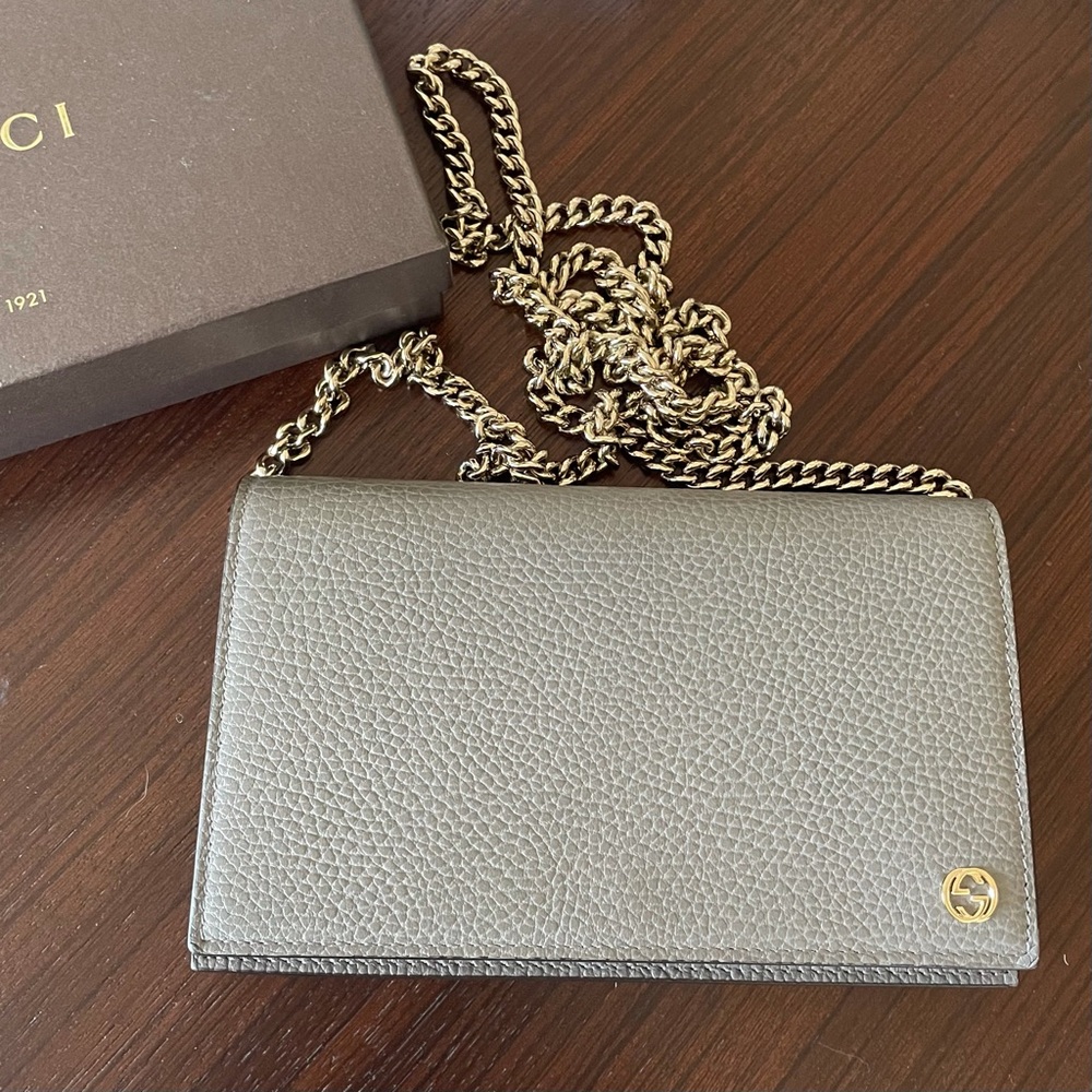 GUCCI Grey pebbled leather wallet chain